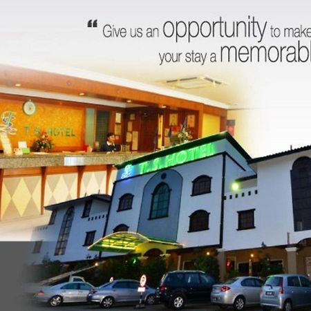 Ts Hotel - Taman Rinting Masai Exterior photo