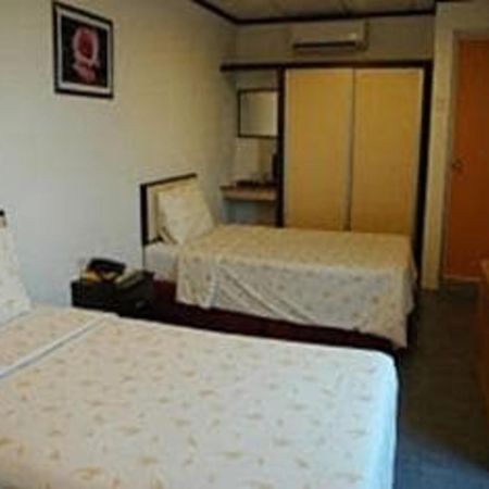 Ts Hotel - Taman Rinting Masai Exterior photo